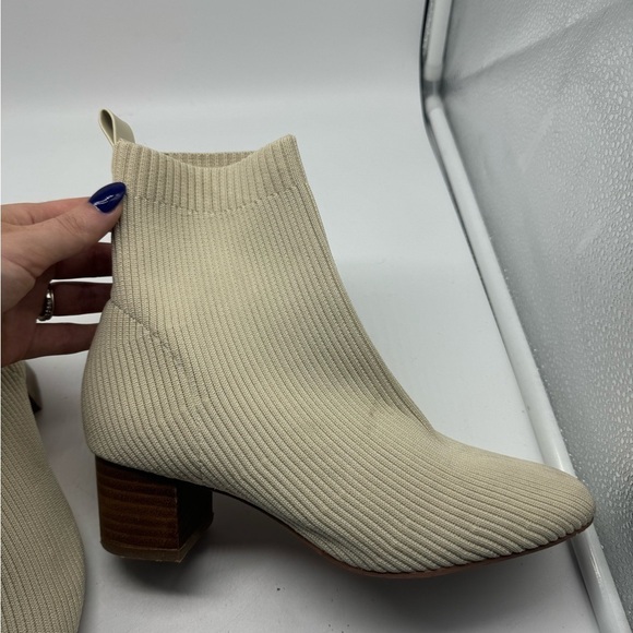 Joie Cream Ribbed Sweater Heeled Booties Size 6.5 - Picture 3 of 16